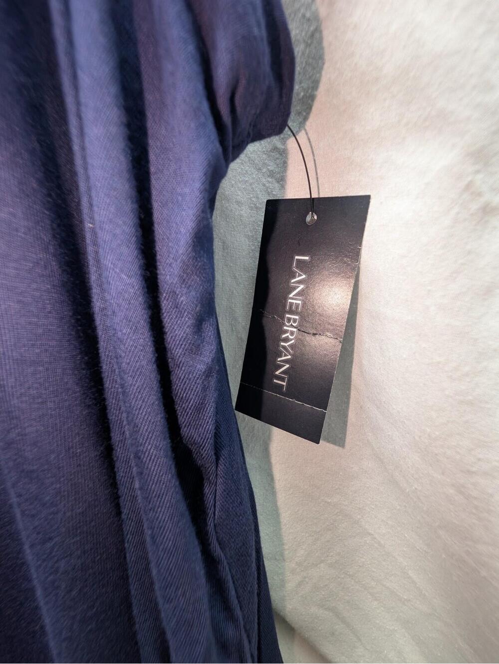 Women's LANE BRYANT Navy V-Neck Sleeveless top/tunic size 26/28 - Picture 3 of 8